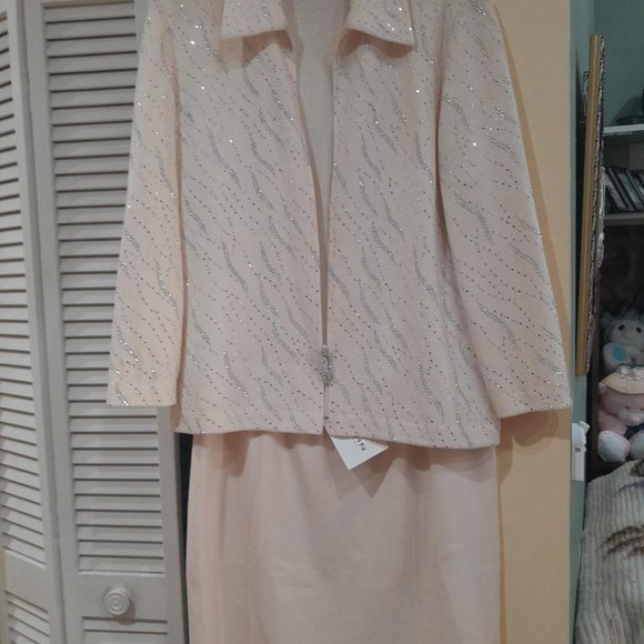 S.T John (size 14) - Picture 6 of 10